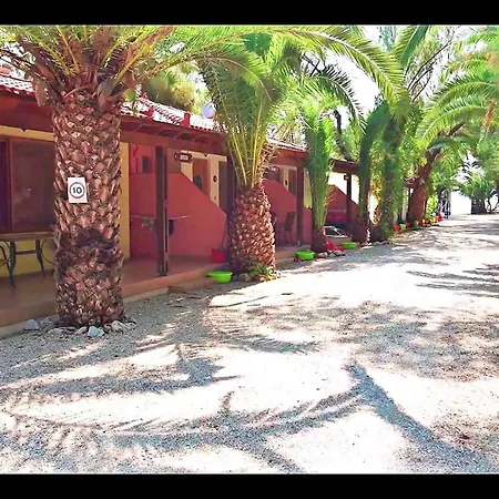 Poseidon Bungalows イリア