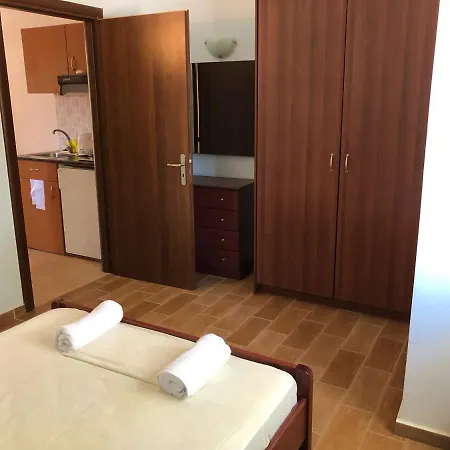 Poseidon Bungalows * Ίρια