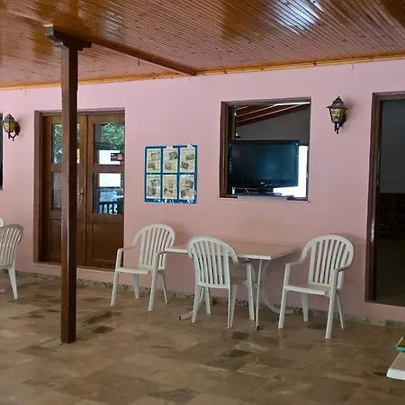Poseidon Bungalows Ίρια