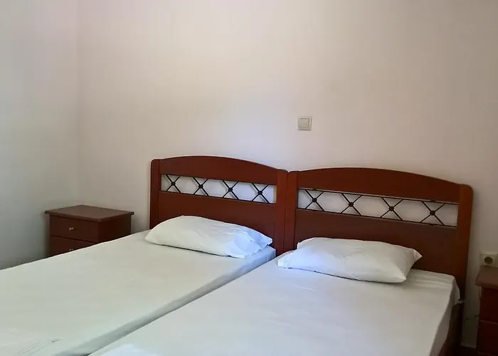 Poseidon Bungalows * Íria